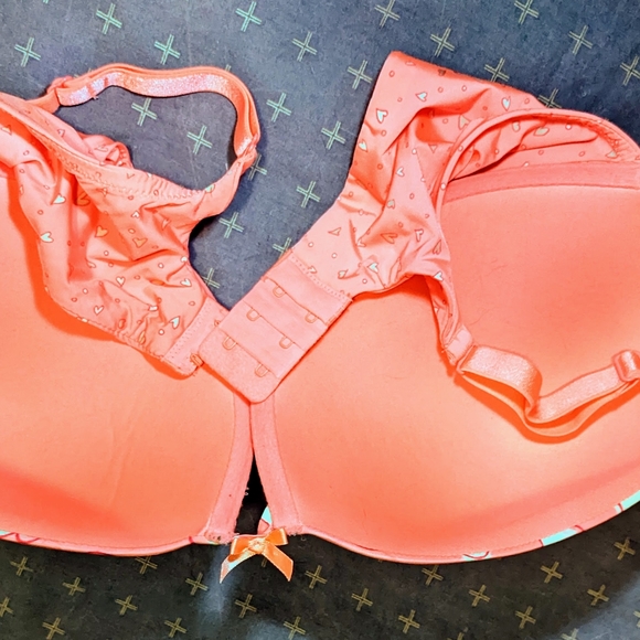 38DD Victoria's Secret push-up - Picture 8 of 9